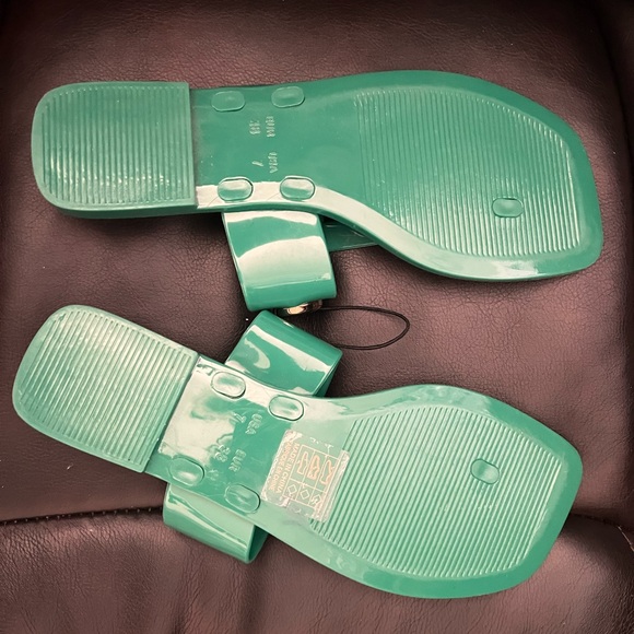 Jeffrey Campbell Women’s Green Thong with gold-hardware Sandals - Picture 3 of 4